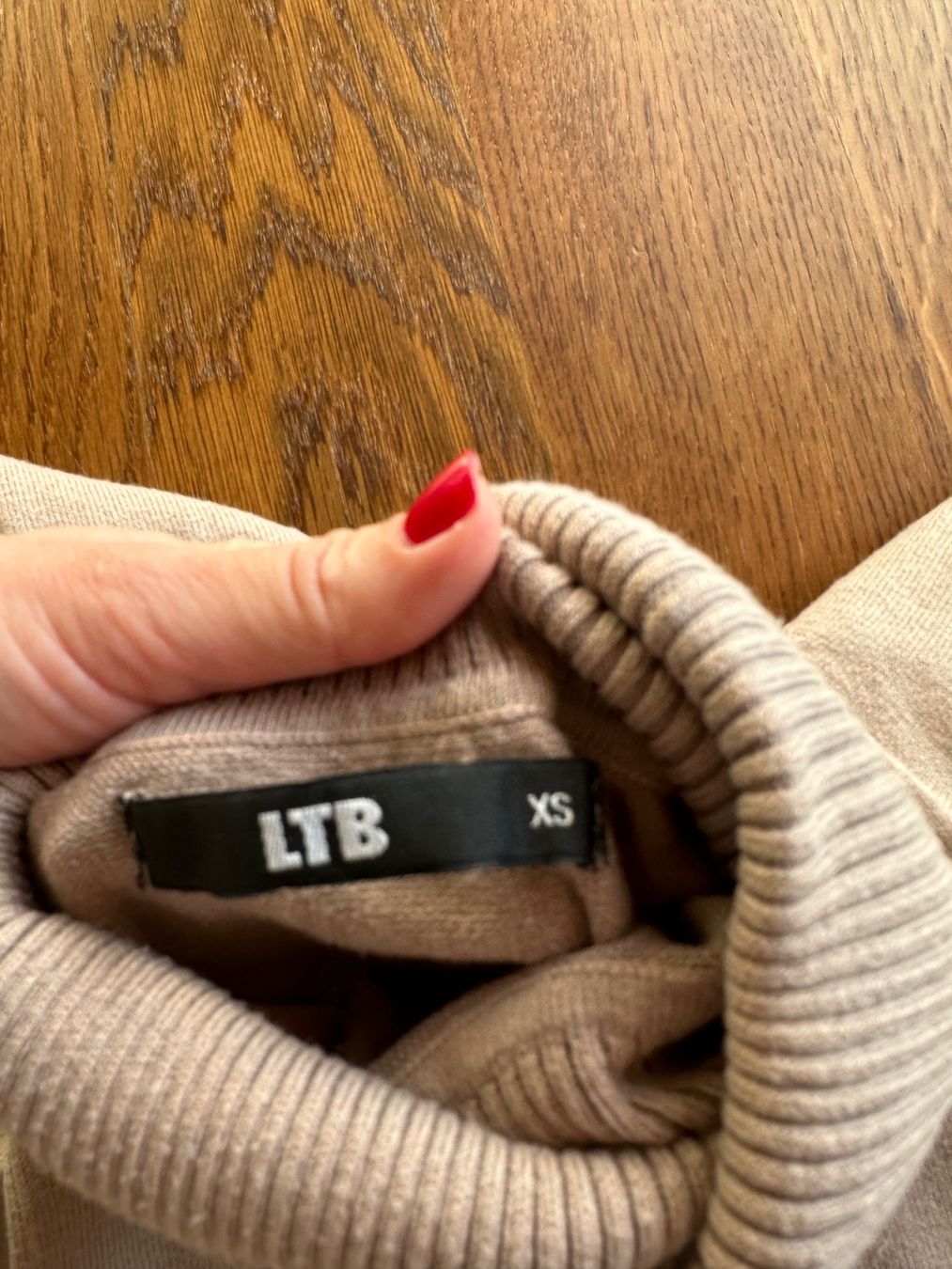 Pulls & Sweat-shirts: Rollkragenpullover beige Gr XS – D'occasion à Zürich par anyka 5