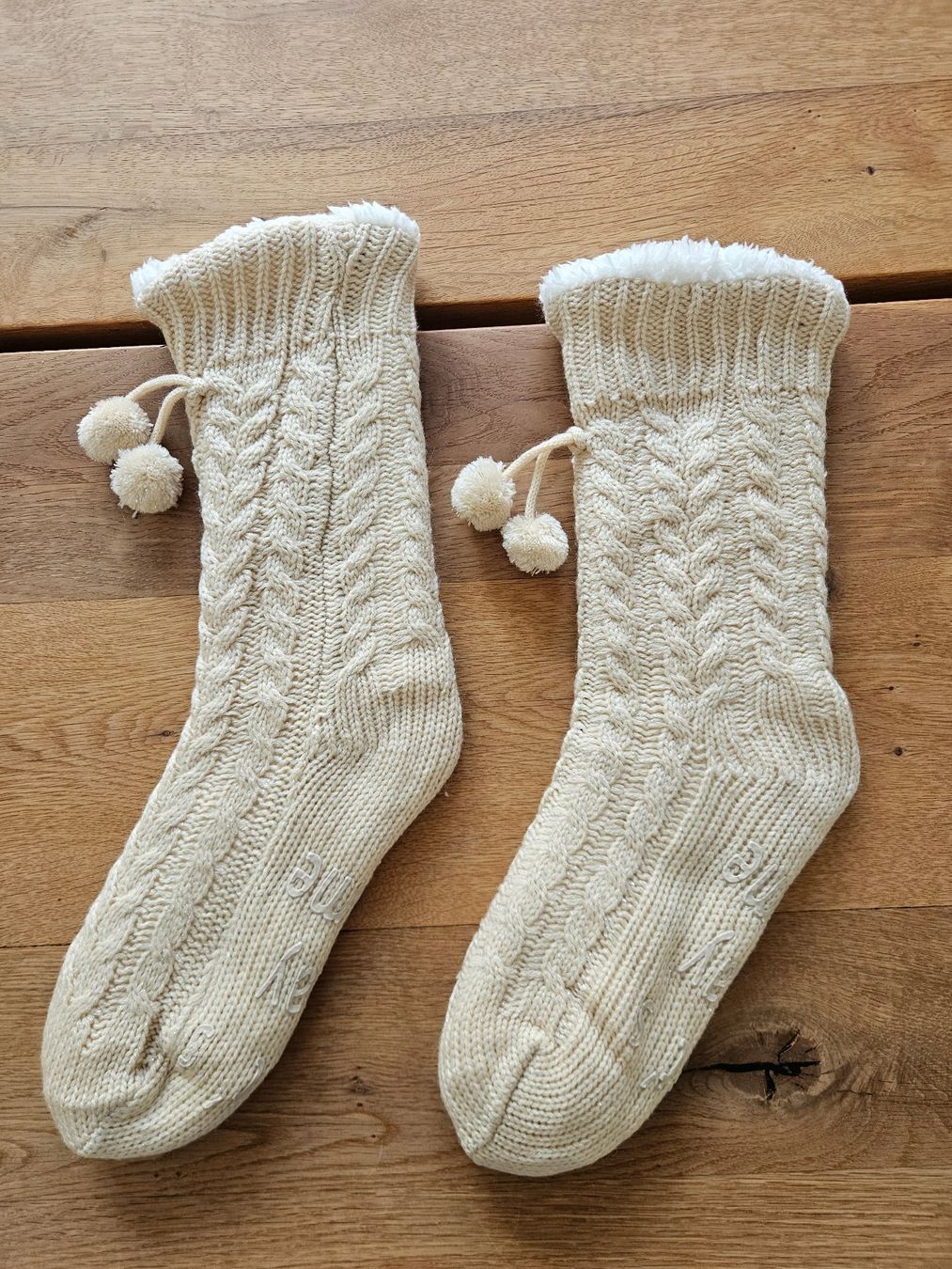 Calze: Warme Haussocken mit Bommeln beige – Nuovo (secondo la descrizione) da Liestal venduto da corneb