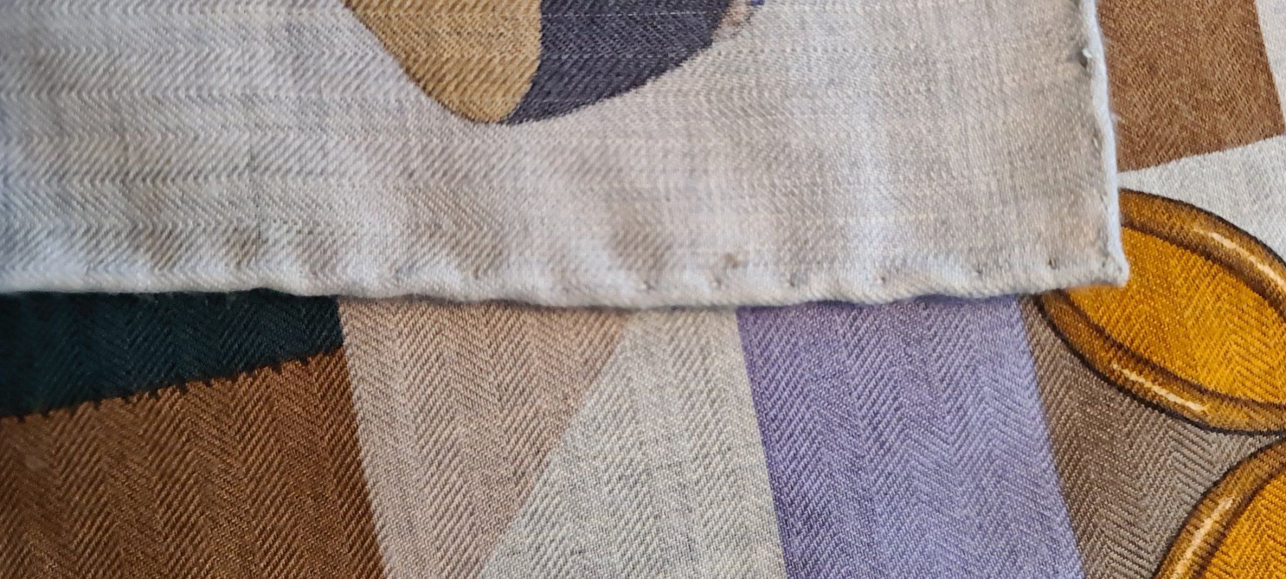 Hermès Foulard & Sciarpe: Hermès Kaschmir/Seide Tuch – Usato da Ostermundigen venduto da louisetcoco13 3