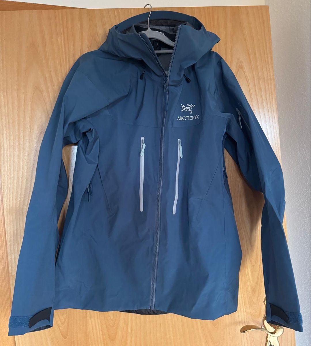 Arcteryx Giacche: Arc’teryx Alpha SV – Nuovo (secondo la descrizione) da Augst BL venduto da Fabian2000