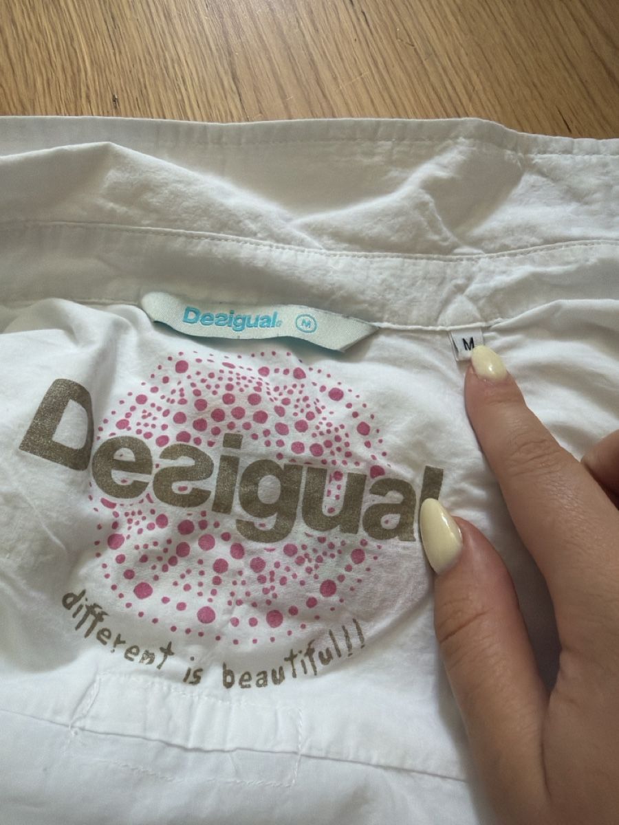 Desigual Chemisiers: Blouse blanche à fleurs Desigual  – D'occasion à Le Locle par Mayd_h 2