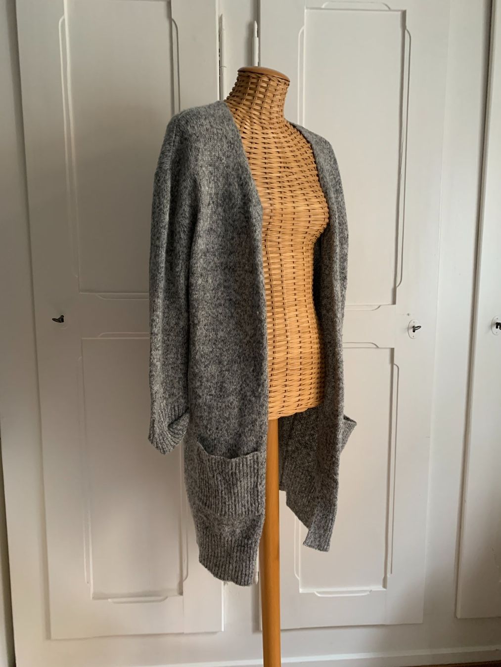 Vestes: Strickjacke hellgrau - S – D'occasion à Zürich par Diazaio 1