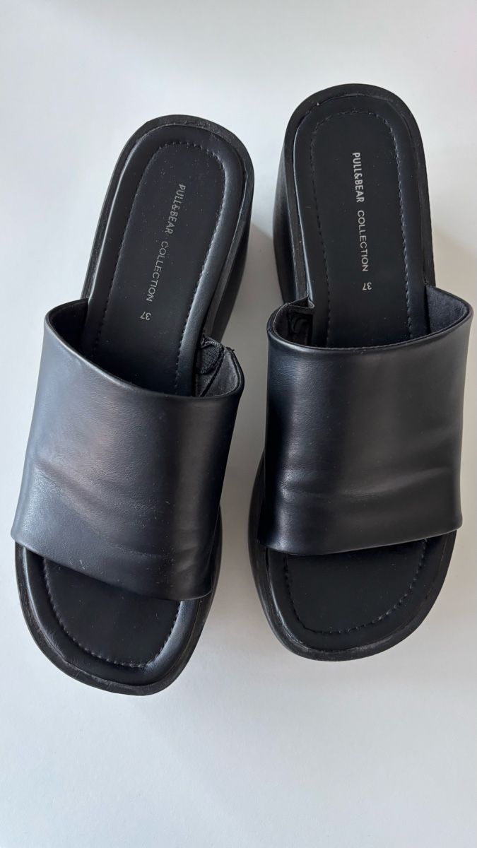 Pull&Bear Scarpe da donna: Pantoletten Pull&Bear Plateau schwarz Grösse 37 – Usato da Liebefeld venduto da DilaraNathalie