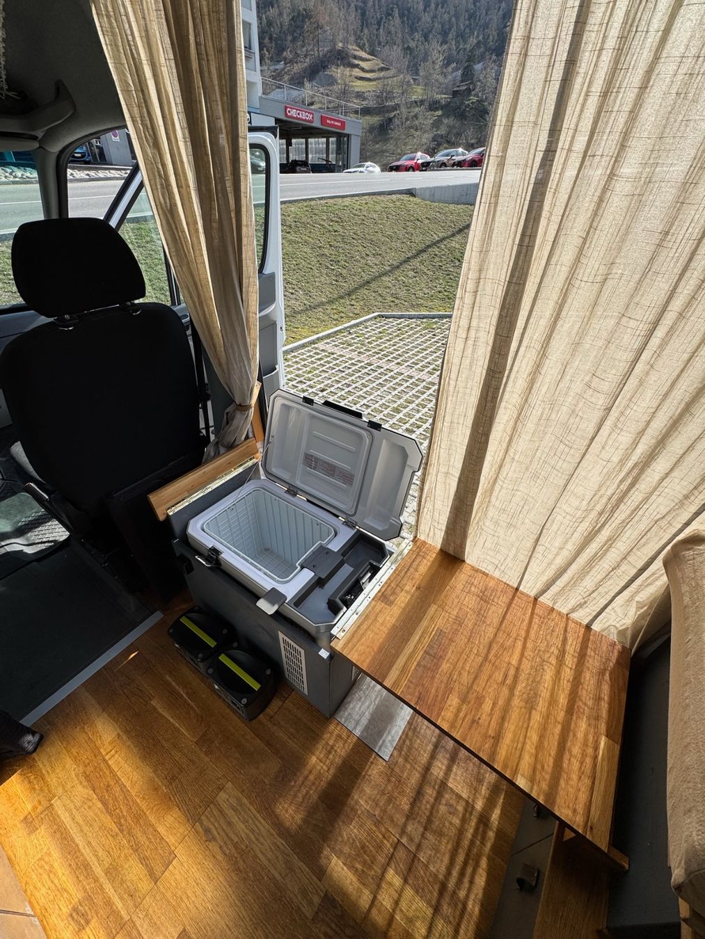 Mercedes-Benz Camping Fahrzeuge: Abenteuerbereit: Mercedes-Benz Sprinter Camper – Gebraucht aus Naters von ana_9gx8 9