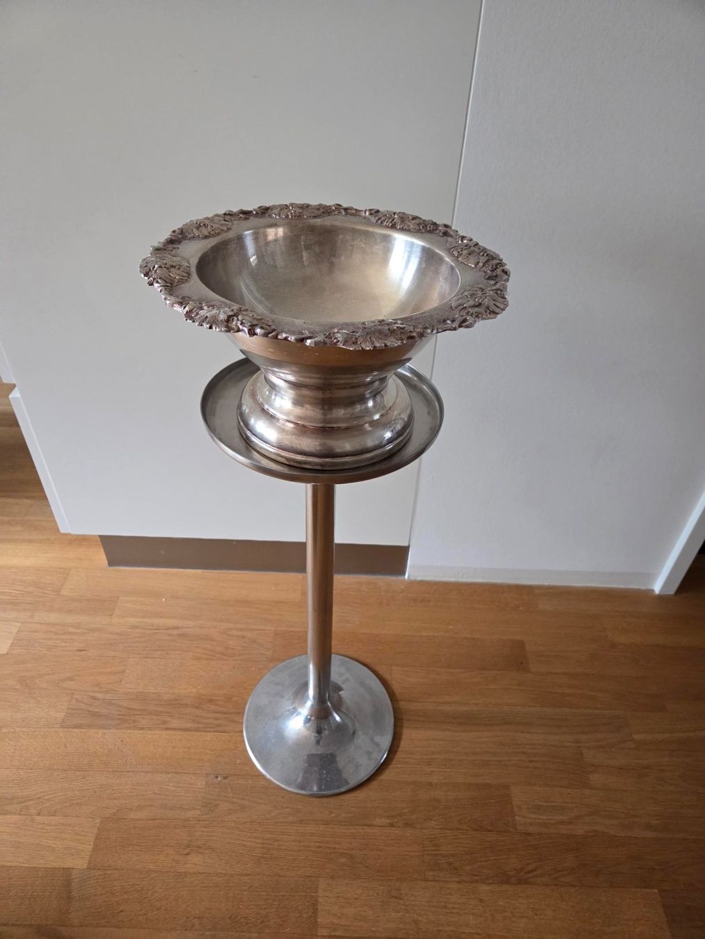 Altro: Champagner-Eiskühler versilbert mit Standfuss Schnäppchen – Usato da Rheinfelden venduto da Saunamanfan
