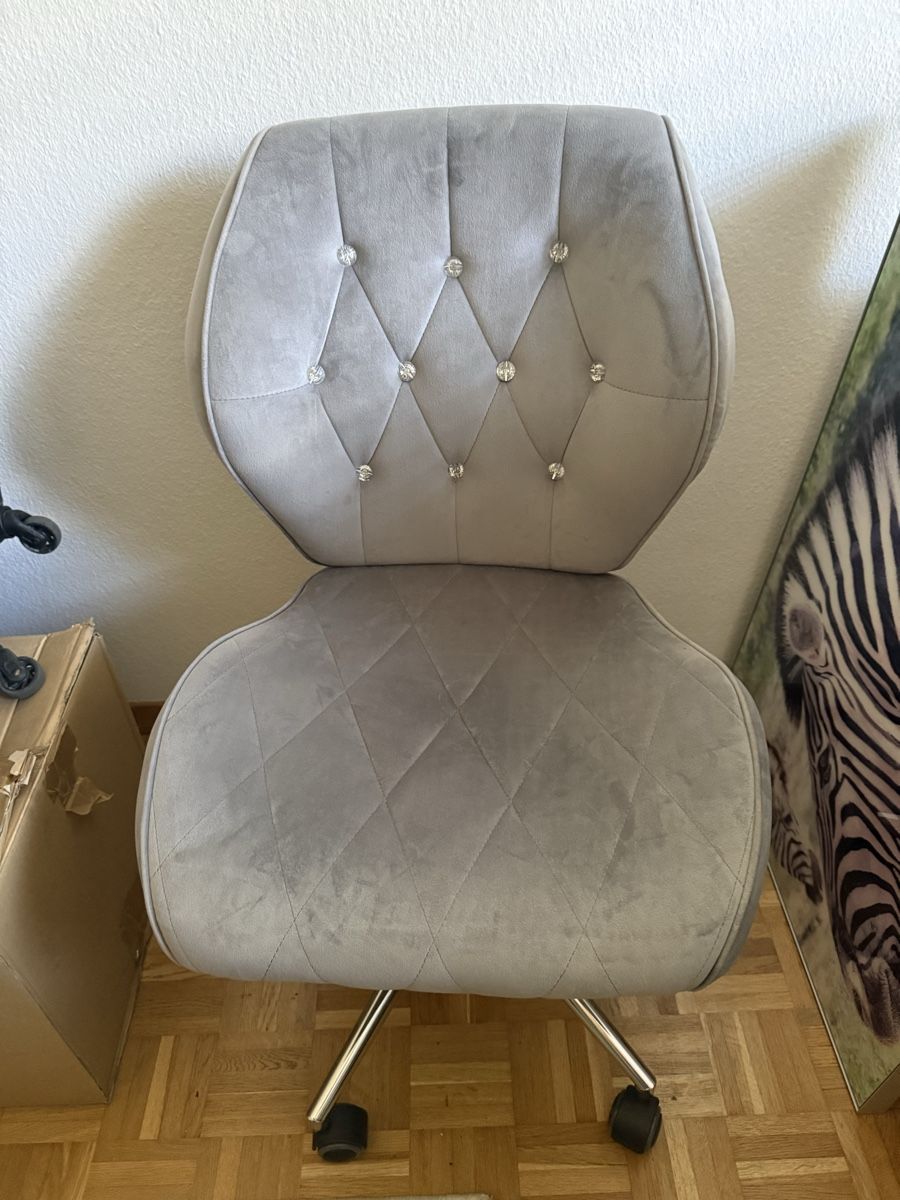 Chaises: Bürostuhl grau mit Strasssteinen – Neuf (Voir description) à Weinfelden par and_grs5