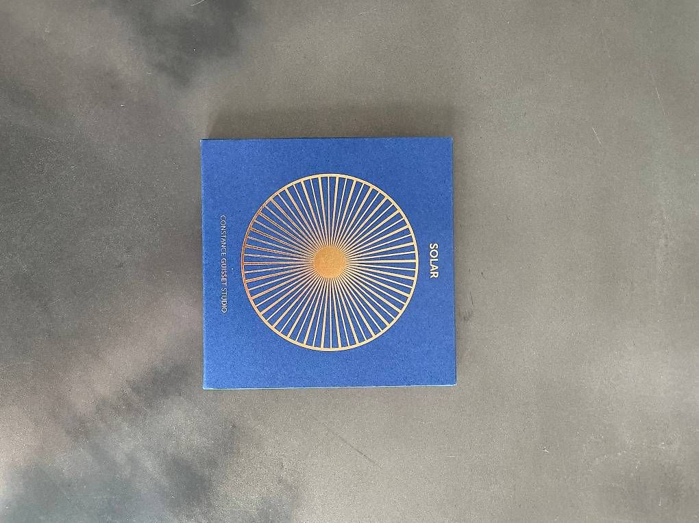 Spille & Fermagli: Solar Magnetic Brooch – Nuovo e nell'imballaggio originale da Lausanne venduto da generation