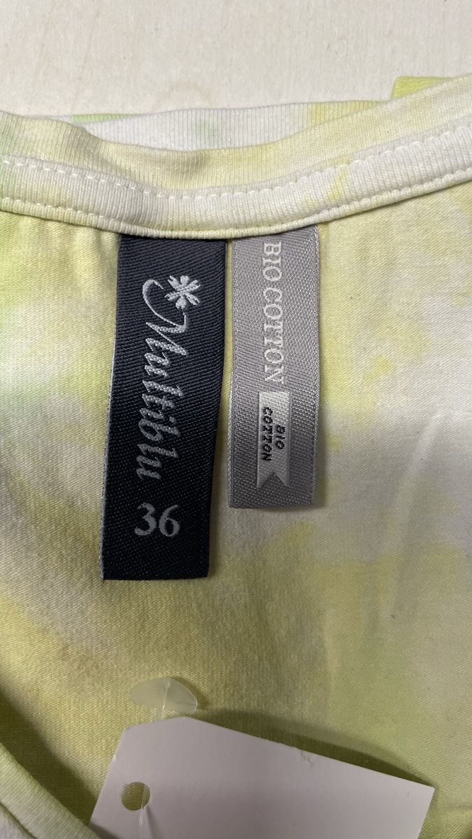 Camicette, T-shirt & Top: T- Shirt mit Batikmuster, Grösse 36, neuwertig – Nuovo (secondo la descrizione) da Neuenkirch venduto da balani 2
