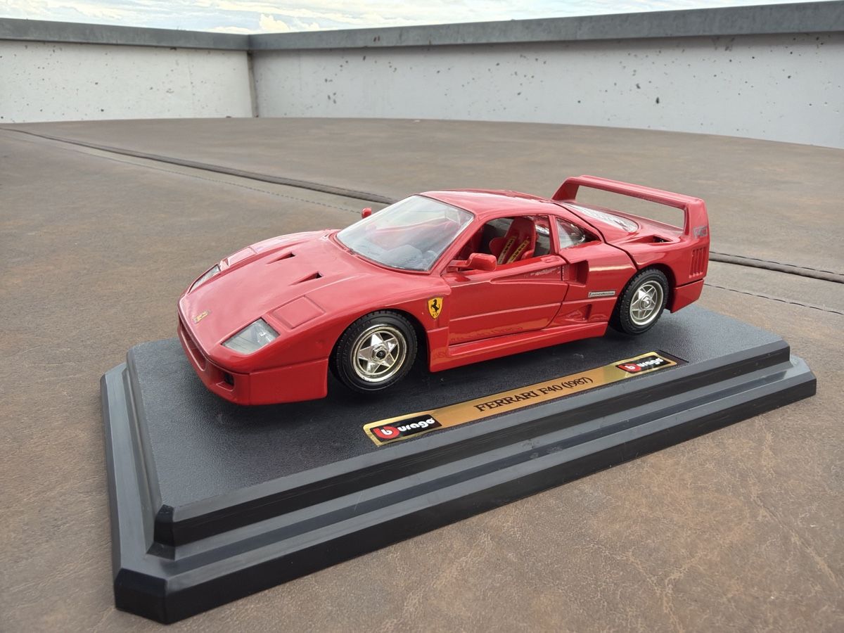 Bburago Modellautos: Ferrari F40 - 1/24 - Bburago – Gebraucht aus Wolfwil von Rolex1