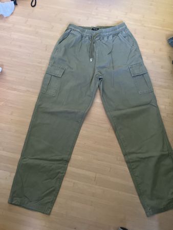 Olivgrüne Cargohose
