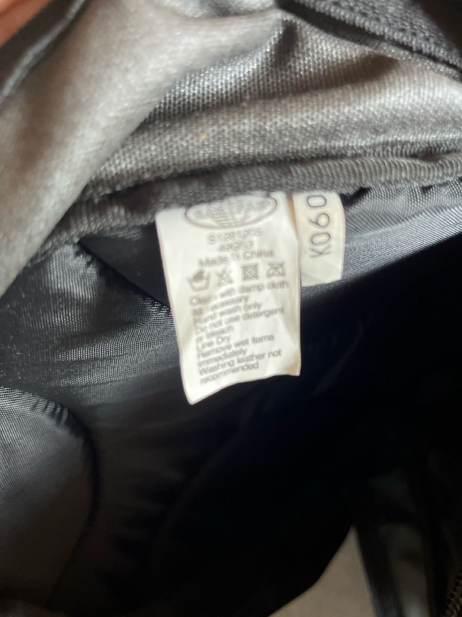Eastpak Zaini: Sac à dos grande capacité Eastpak noir 3 compartiments – Usato da Genève venduto da Libellule477 4