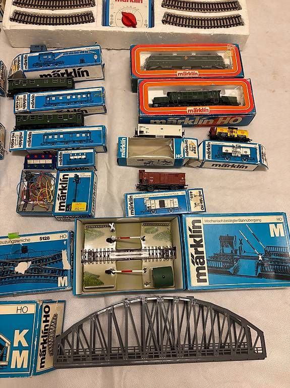 Märklin Modellini di ferrovie: Märklin H0 Set mit vielen Teilen – Usato da Lachen SZ venduto da adinaho 2