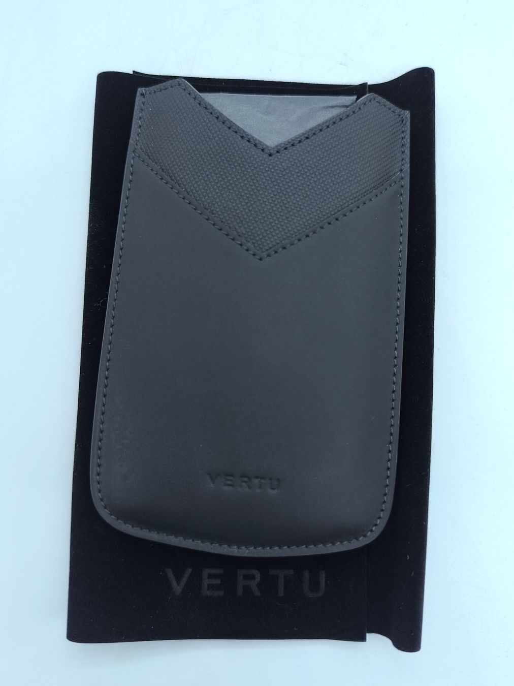 Vertu Cover & Protezioni schermo: Original VERTU Constellation Carbon Slip Case Schwarz – Nuovo (secondo la descrizione) da Rüti ZH venduto da Restwert_Rueti_ZH 3