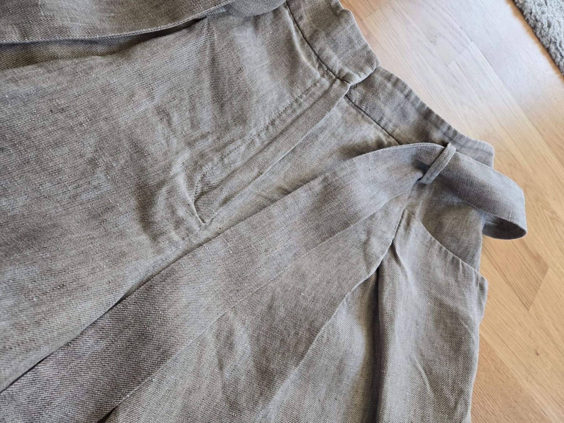 Massimo Dutti Pantalons: Massimo Dutti linen shorts 42 – D'occasion à Horgen par dariajedraszyk 1