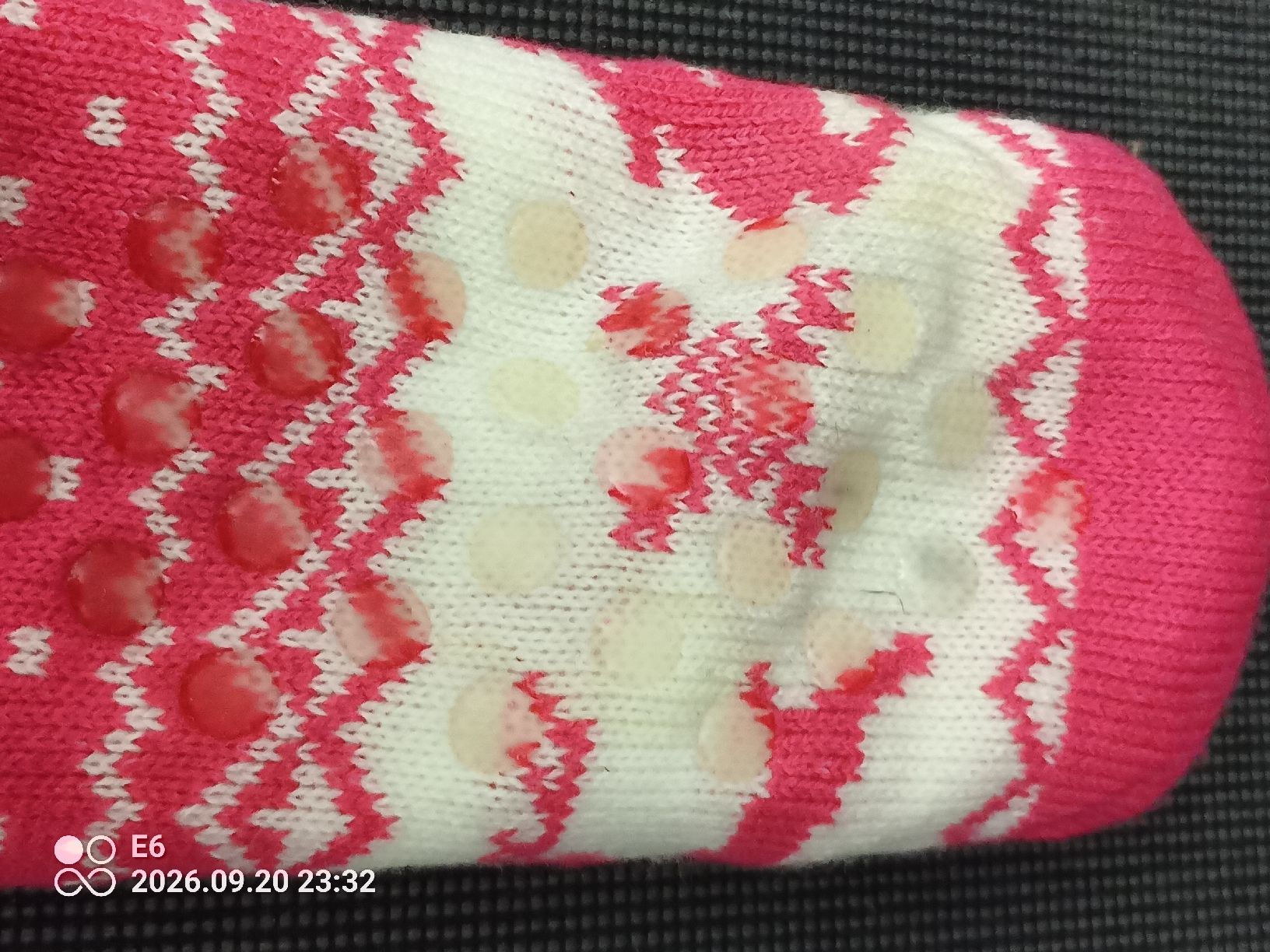 Scarpe da donna: Rutschfeste Hausschuhe – Usato da Zürich venduto da Mitzi6 3