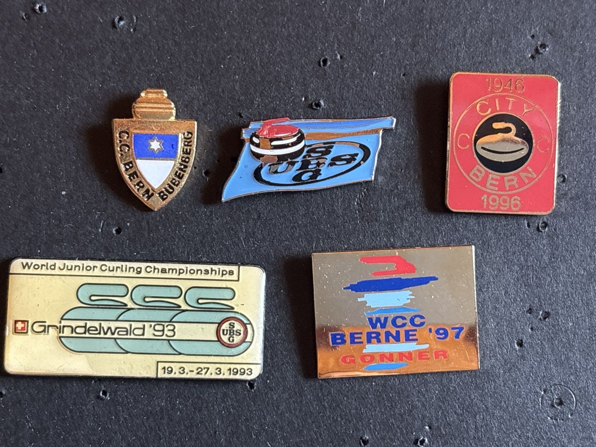Placchette & Badge: Pins Sport Curling – Usato da Lützelflüh-Goldbach venduto da NicoleL.