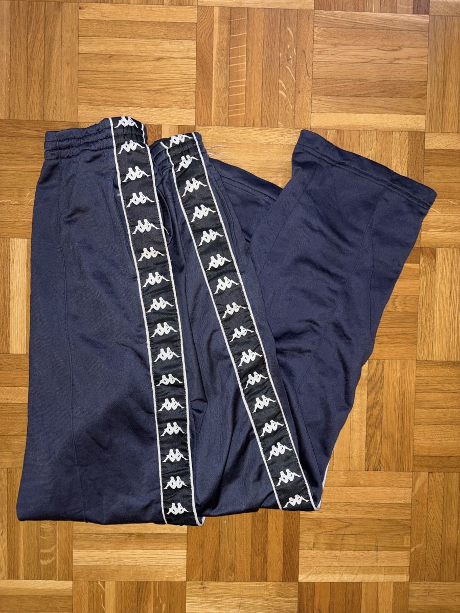 Kappa Pantaloni: Kappa Jogging Vintage – Usato da Fribourg venduto da ani_qj7v