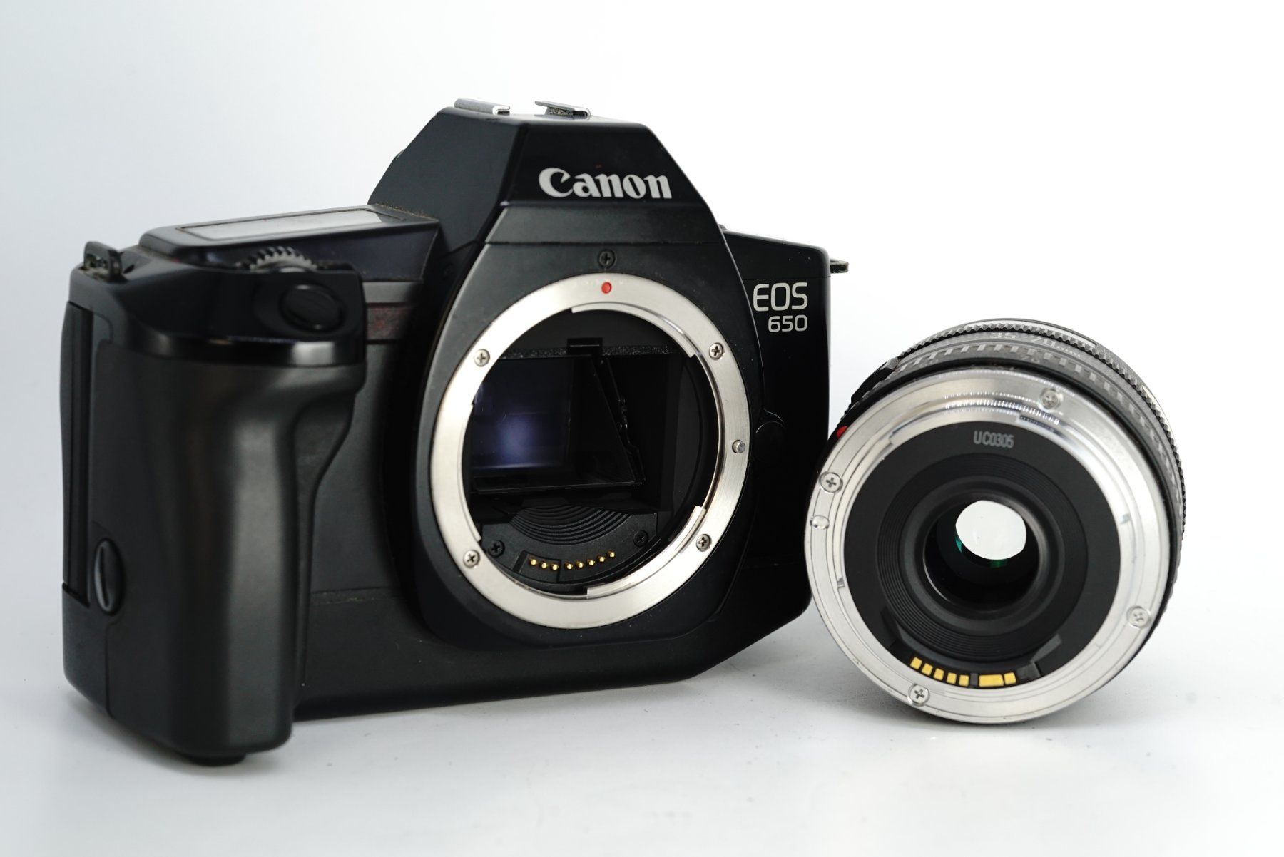 Canon Fotocamera: Canon EOS 650 mit Objektiv voll funktionstüchtig – Usato da Bischofszell venduto da Blende2 6
