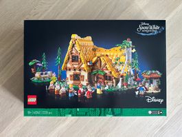 LEGO Disney 43242 - Snow White and the Seven Dwarfs Cottage