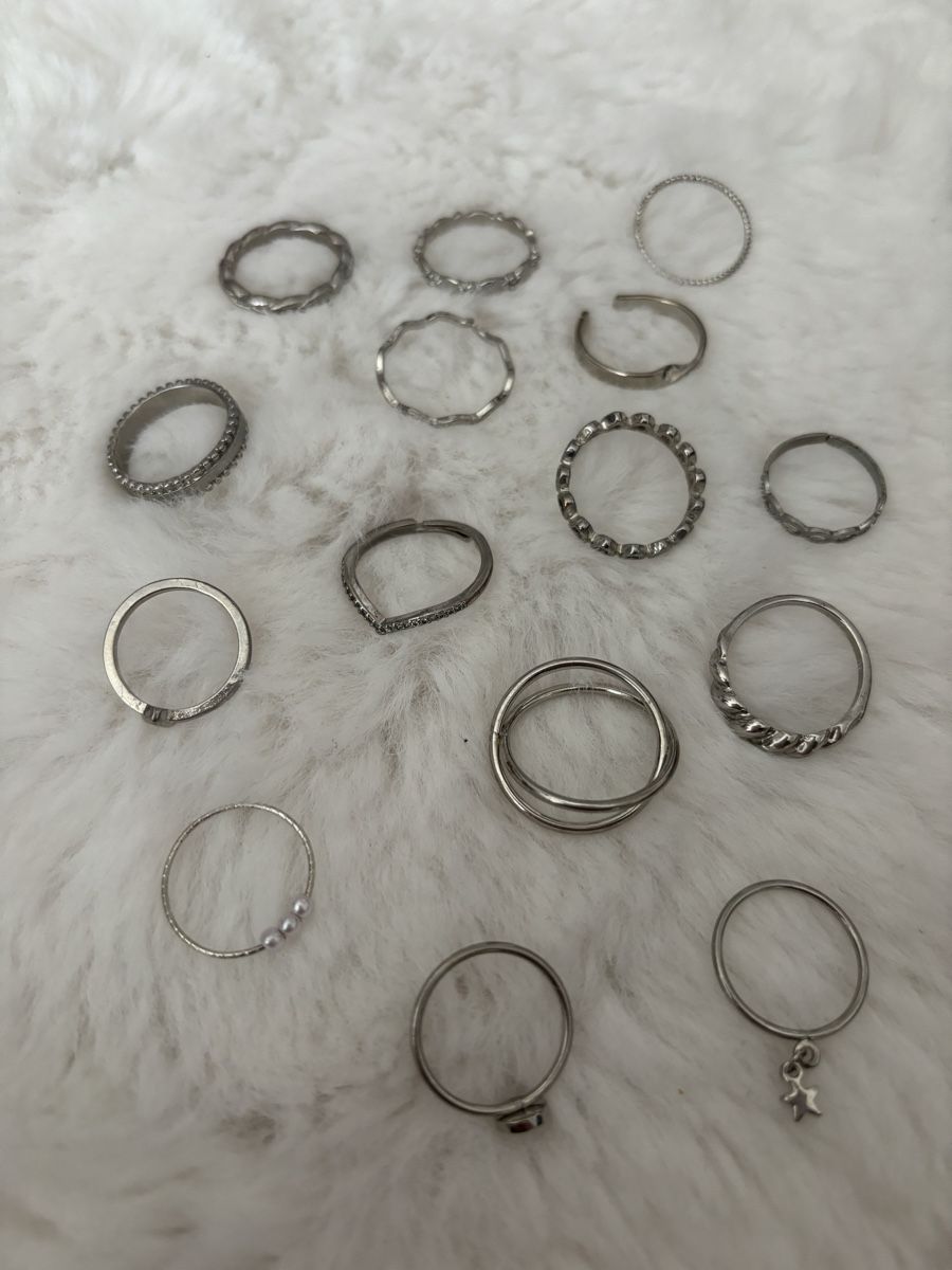 Haarschmuck: Glitzer-Haarreif und diverse Ringe – Gebraucht aus Russikon von sve_v78w 1