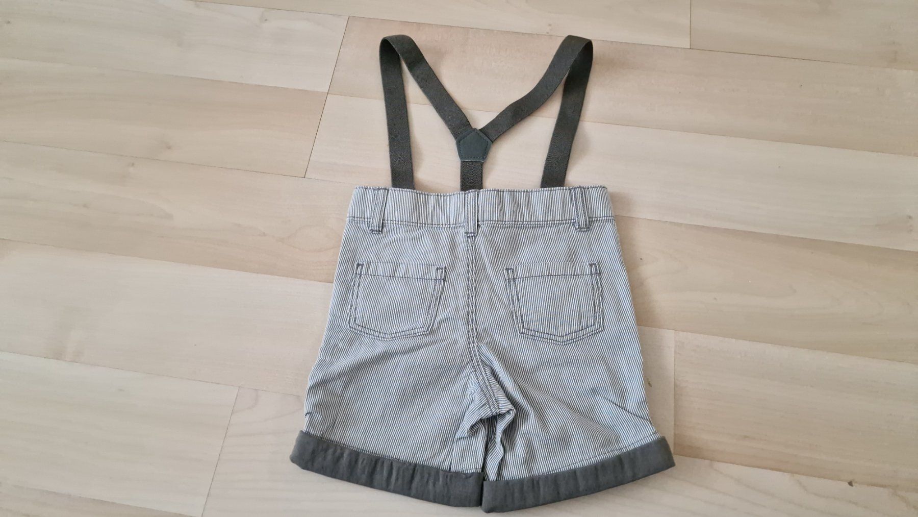 Pantaloni: Shorts mit Trägern gr74 obaibi – Nuovo (secondo la descrizione) da Winterthur venduto da Mmondeo 1