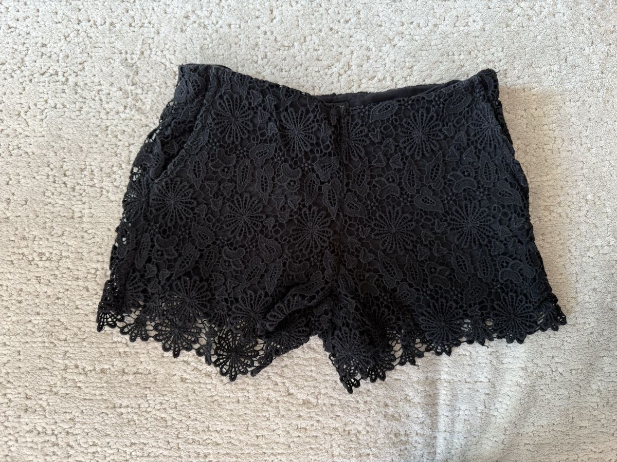 Zara Pantaloni: Zara Basic Shorts, schwarz, Spitze, Gr. S, Sommer! – Usato da Herrliberg venduto da Roland2806