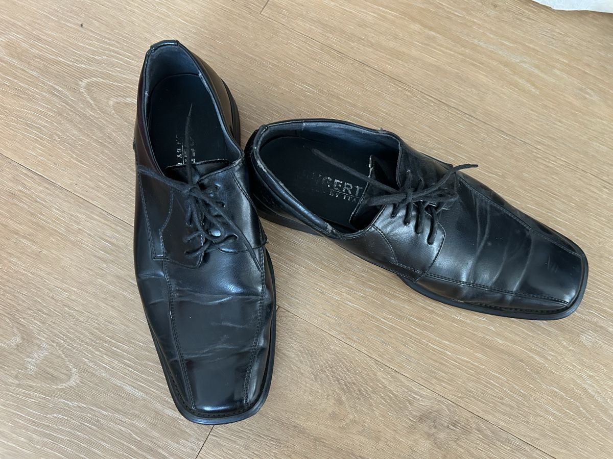 Scarpe da uomo: Elegante Herrenschuhe Grösse 41 – Usato da Lachen SZ venduto da rah_c6qj