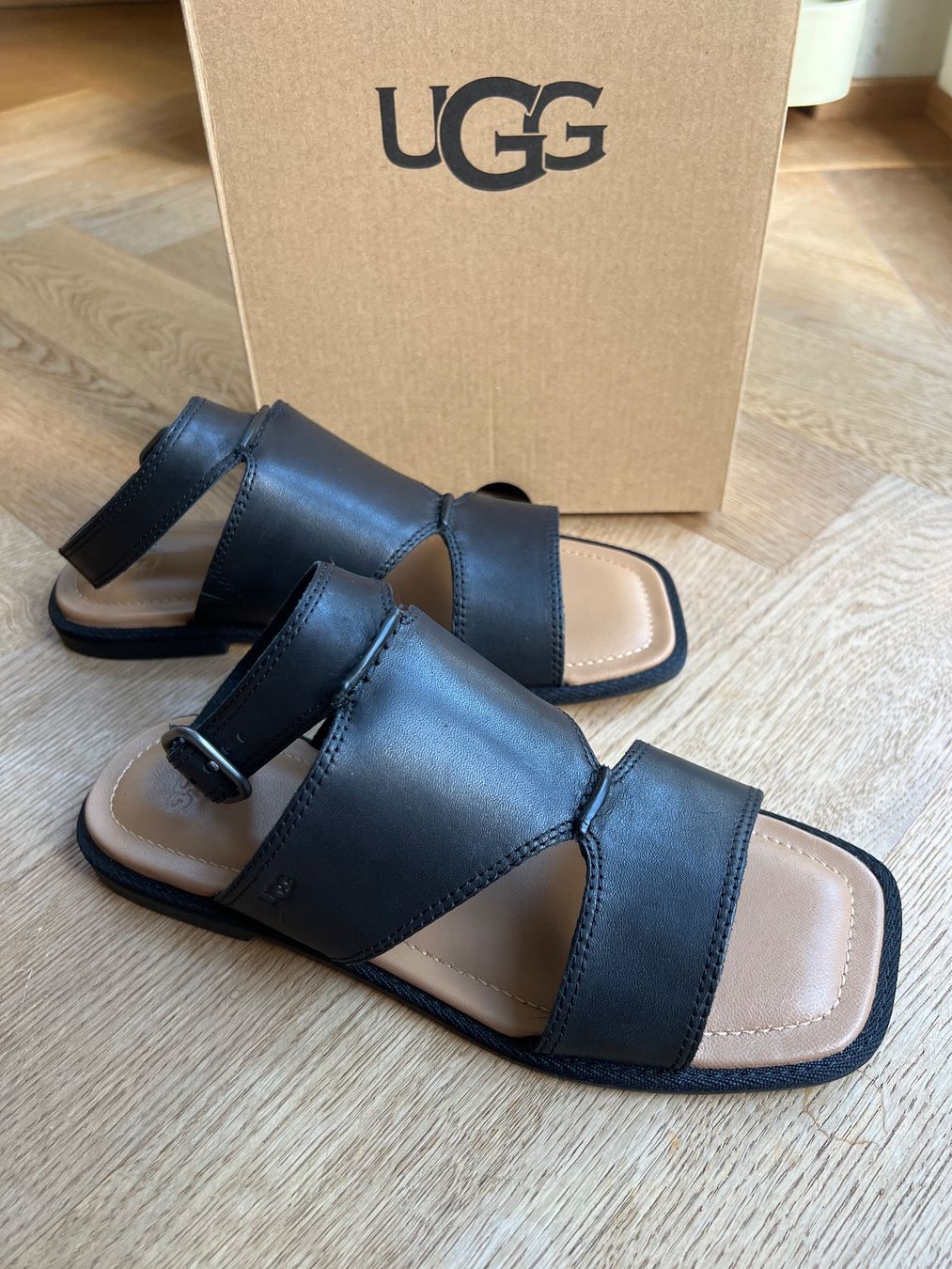 Ugg Scarpe da donna: UGG Sandalen – Usato da Zürich venduto da rotersand09