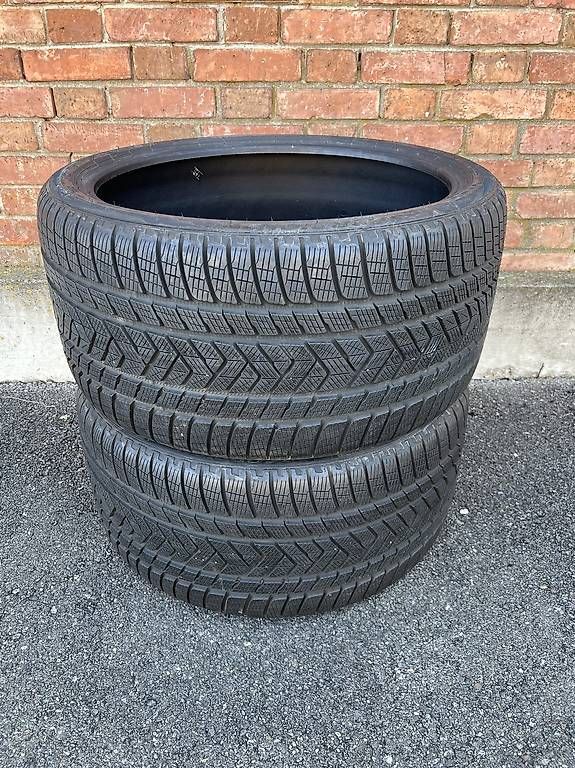 Pneus & Kompletträder: 2 x 315/30/22 Pirelli Winterreifen  – Gebraucht aus Frasnacht von nobloff