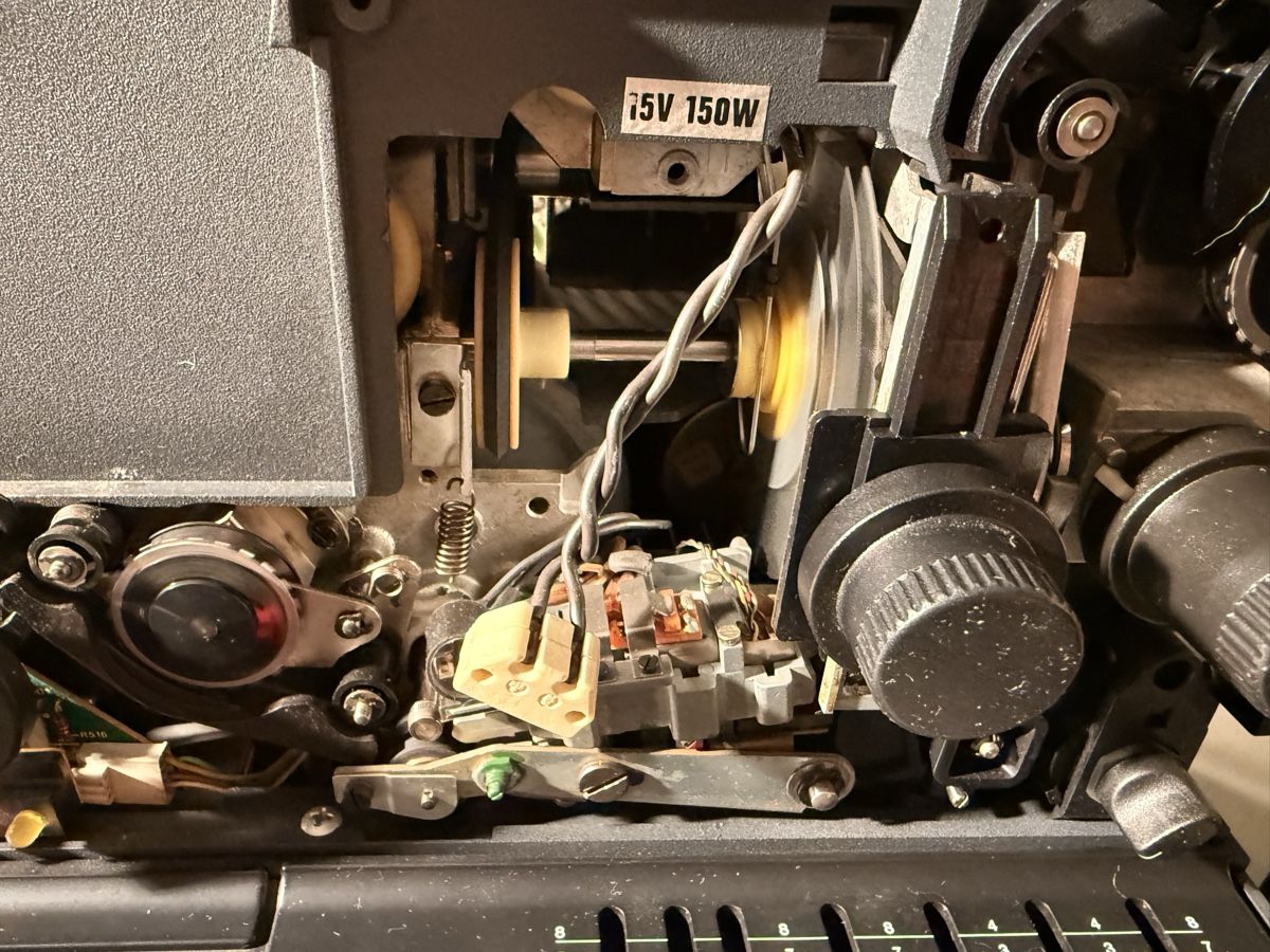 Pellicole: Bauer T610 Microcomputer Stereo Super 8 Projektor + M2 – Usato da Reinach BL venduto da Rushkatie 4