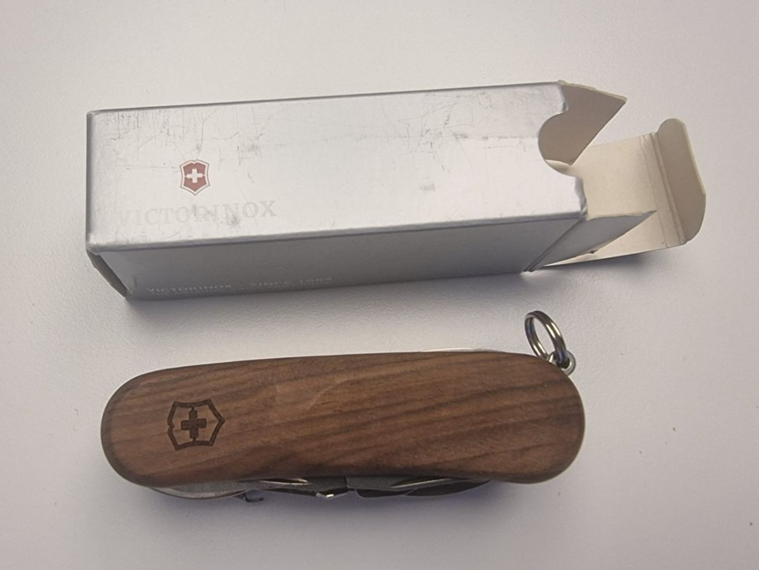 Victorinox Coltelli tascabile: Victorinox Evolution S557 Wood – Nuovo e nell'imballaggio originale da Unterägeri venduto da Albi1975