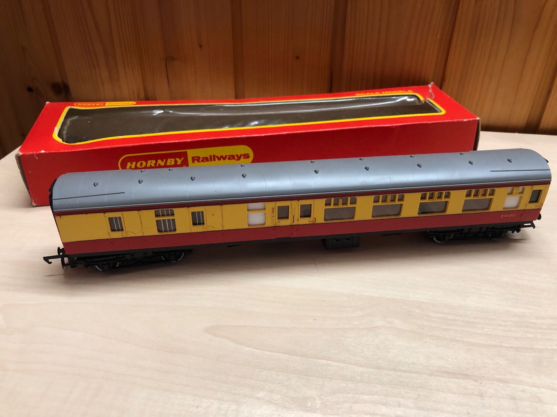 Hornby Modellini di ferrovie: 3 Modelleisenbahnwagen von Hornby – Usato da Rümligen venduto da Sibill 1