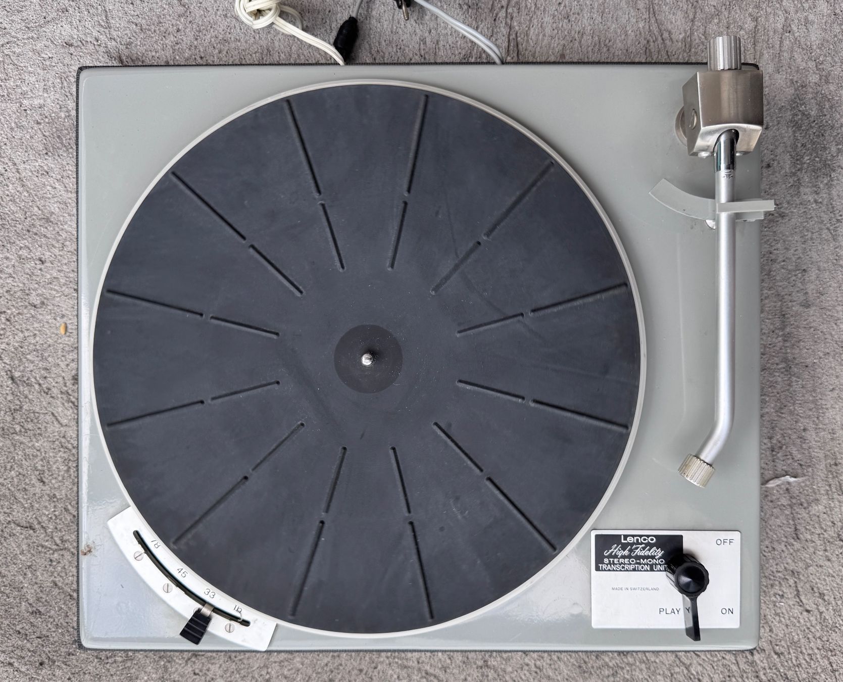 Lenco Plattenspieler: LENCO L70 Heavy Platter – Gebraucht aus Zürich von Tapehead