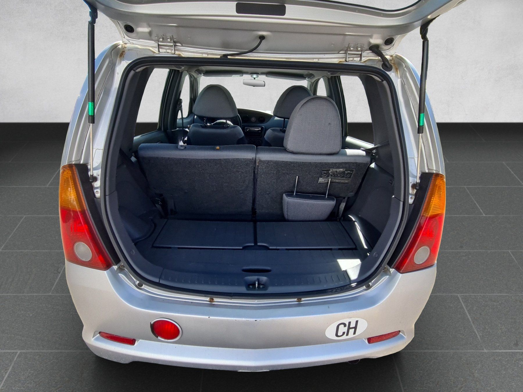 Daihatsu Automobili: Daihatsu YRV 1.3i 16V – Usato da Eschert venduto da claude033 9