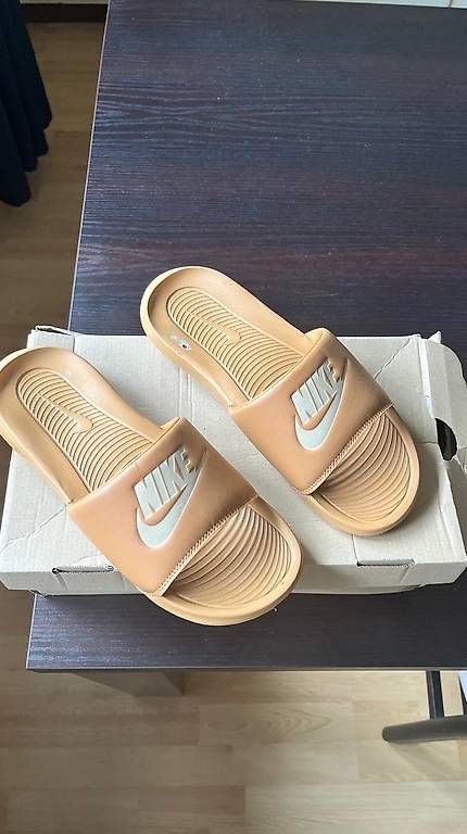 Nike Herrenschuhe: Claquettes Nike, pointure 39. – Gebraucht aus le locle von caryl 2