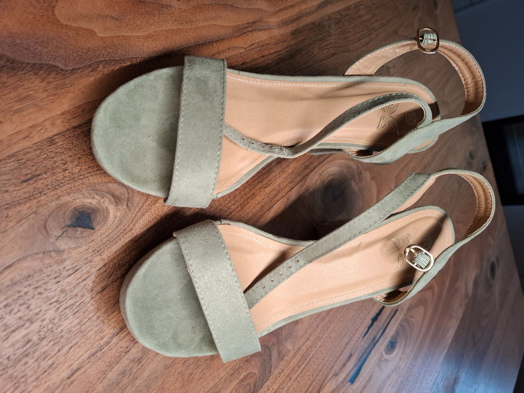Damenschuhe: Sandale Damen – Gebraucht aus Aarwangen von chepetto74