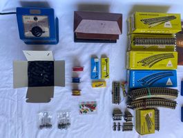 Märklin H0 M-Gleis Konvolut mit Weichen, Trafo & Zubehör