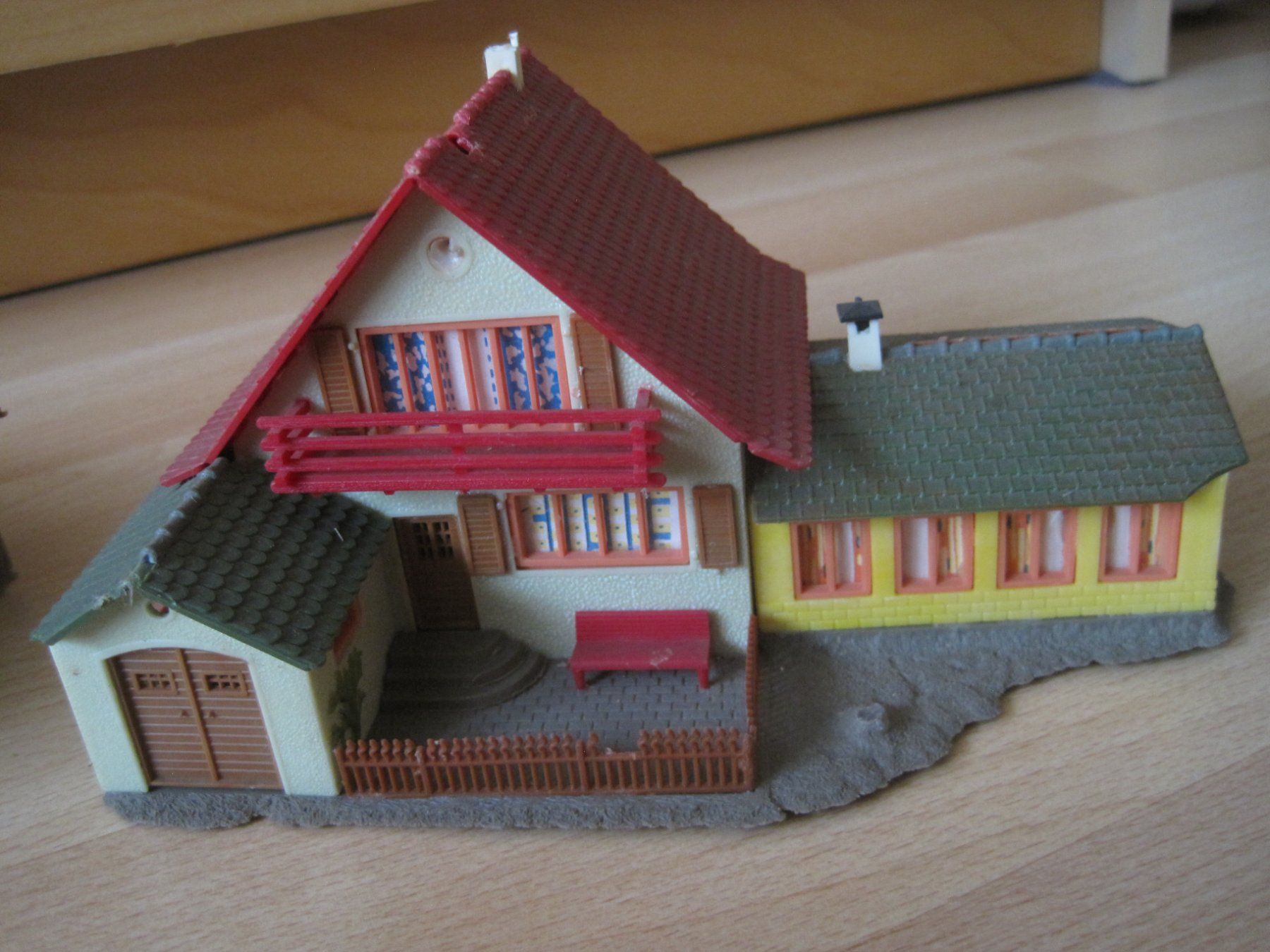 Kibri Modellini di ferrovie: Häuser diverse Hersteller   HO LOT 4 – Usato da Gossau SG venduto da Noryflory 3