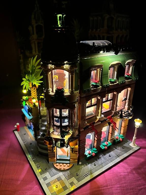 Lego Kit di costruzioni: LEGO 10297 - Hotel, beleuchtet – Usato da Grüt (Gossau ZH) venduto da smer01