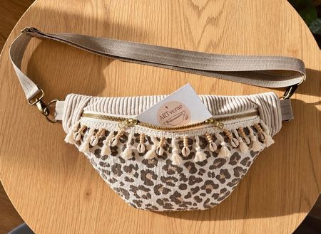 Swiss Handmade Boho Bauchtasche mit Muscheln