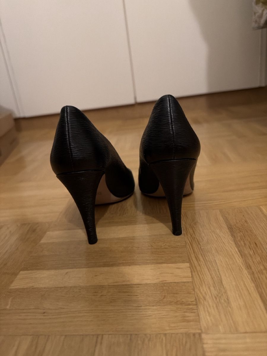 Hugo Boss Scarpe da donna: Boss stilettos black textured leather, 35 – Usato da Chêne-Bourg venduto da gbe_wks9 2