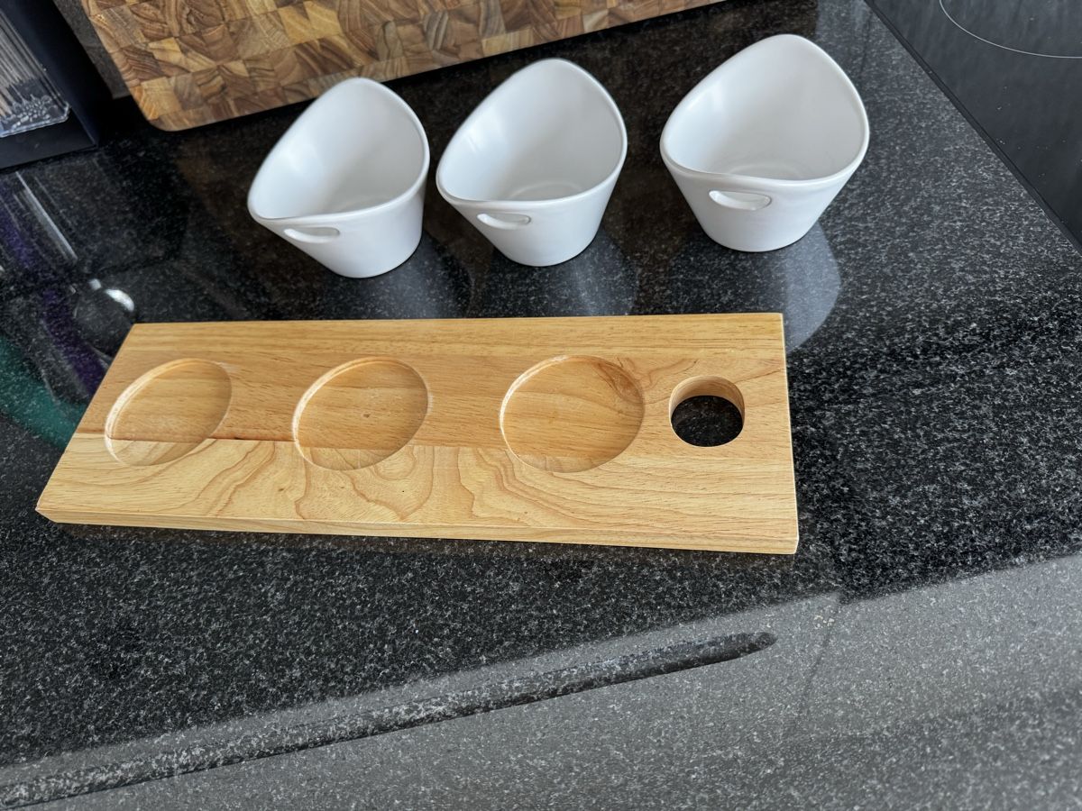 Coupes: Ensemble de 3 coupelles blanches sur planche en bois – Neuf (Voir description) à Genève par edu_7n9x 2