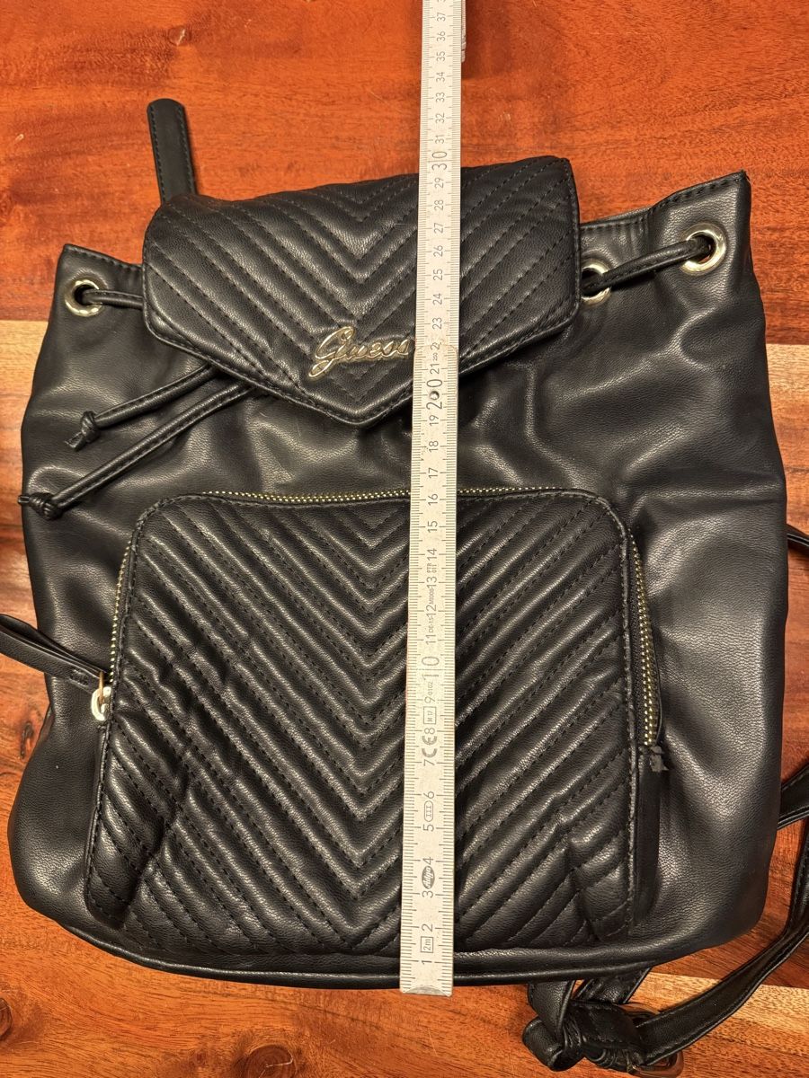 Guess Rucksäcke: Guess Rucksack – Gebraucht aus Niederbipp von Tiffany1771 3