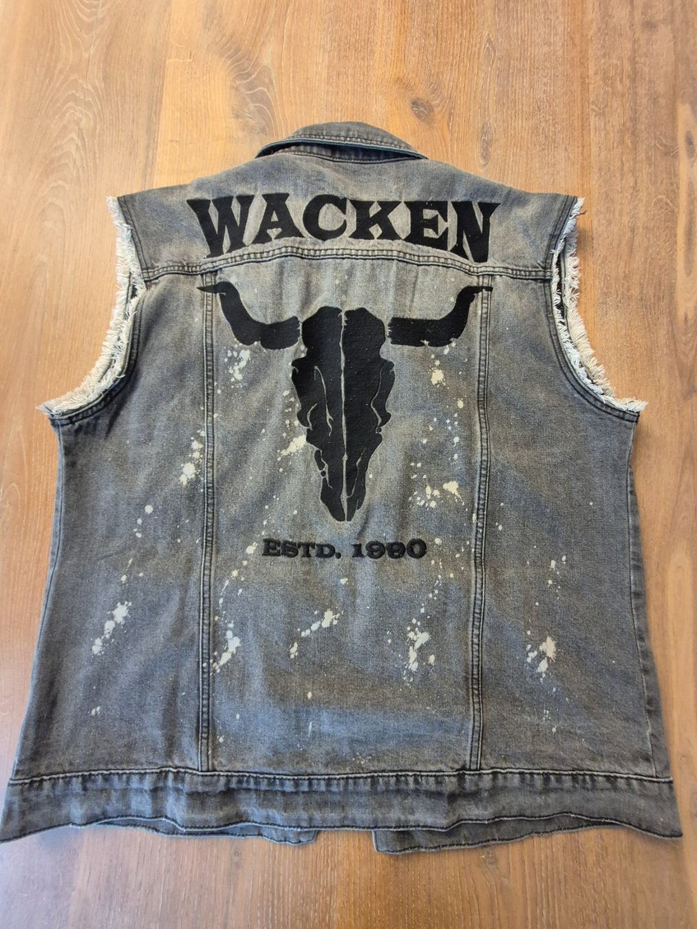 Gilets: Jeans-Weste WACKEN W.O.A. Schädelware Grösse 3XL – D'occasion à Herzogenbuchsee par Ro9999