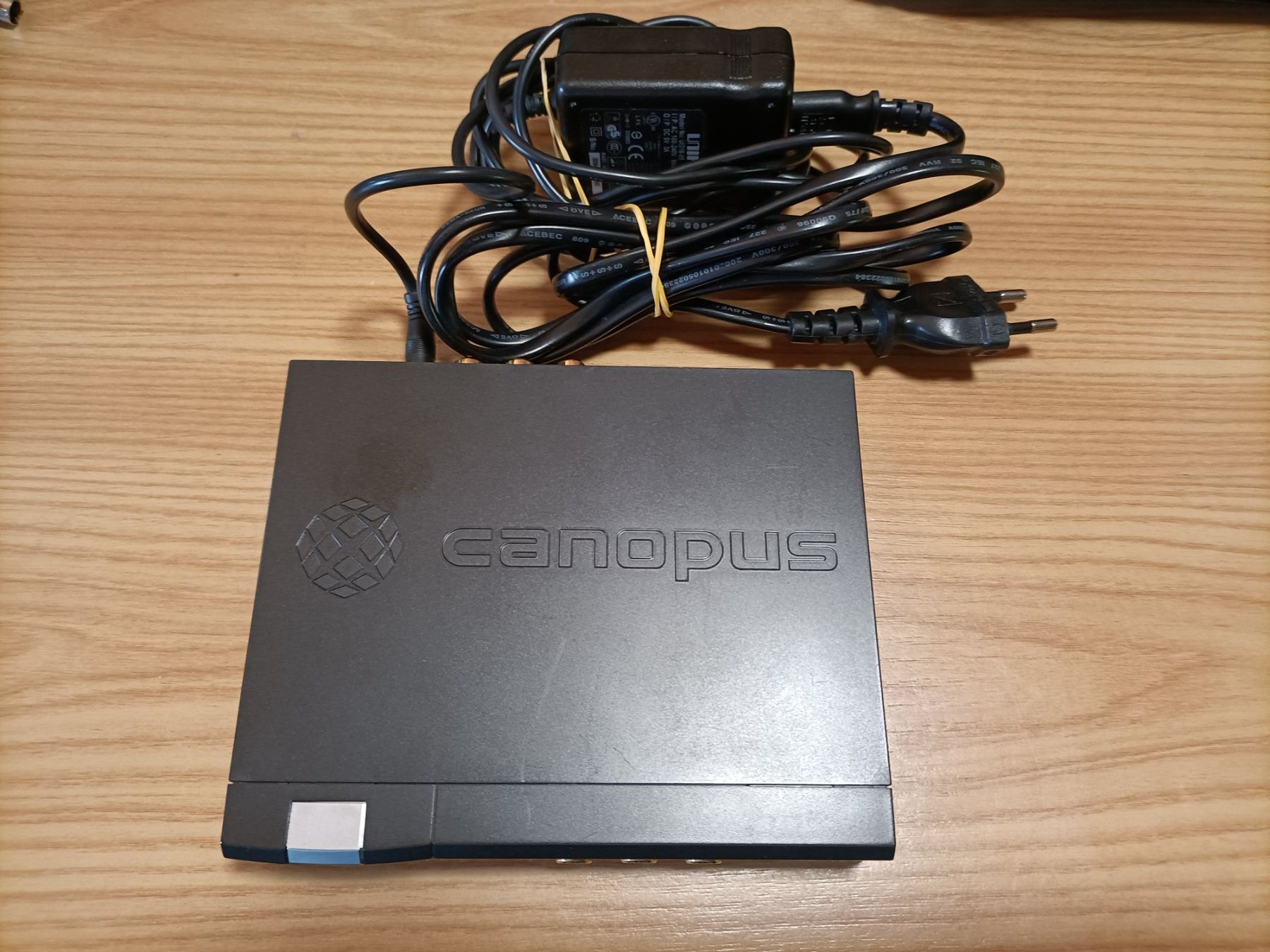 Convertitori: Canopus ADVC-100 Analog / Digital Video Converter Set – Usato da Schöftland venduto da Snacketti7 2