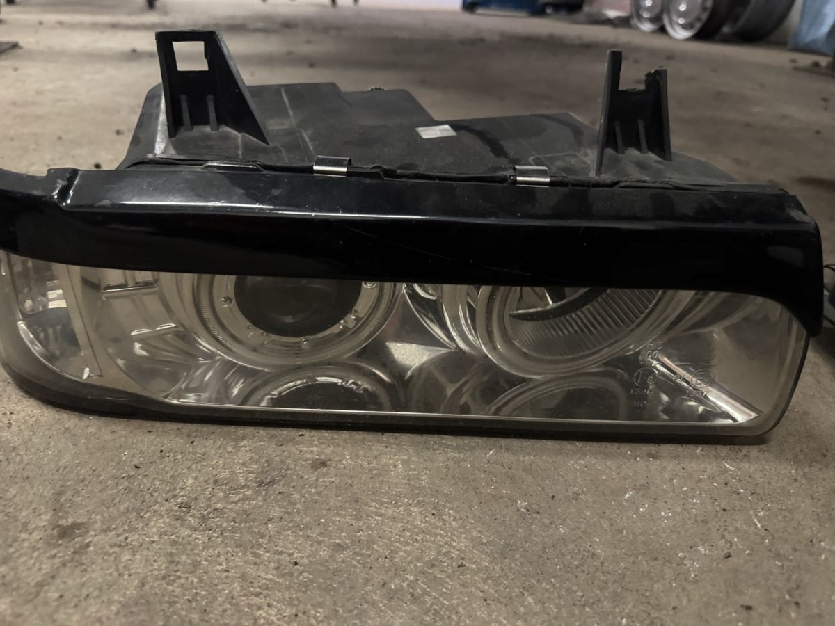 BMW Tutti pezzi di ricambio auto: Angle Eyes BMW E36 – Usato da Neuhausen am Rheinfall venduto da masorus 2