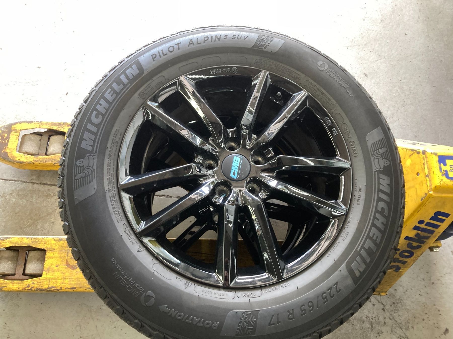 Ford Pneus & Kompletträder: Ford Kuga Winterräder 225/65R17 – Gebraucht aus Cham von WB2223 1