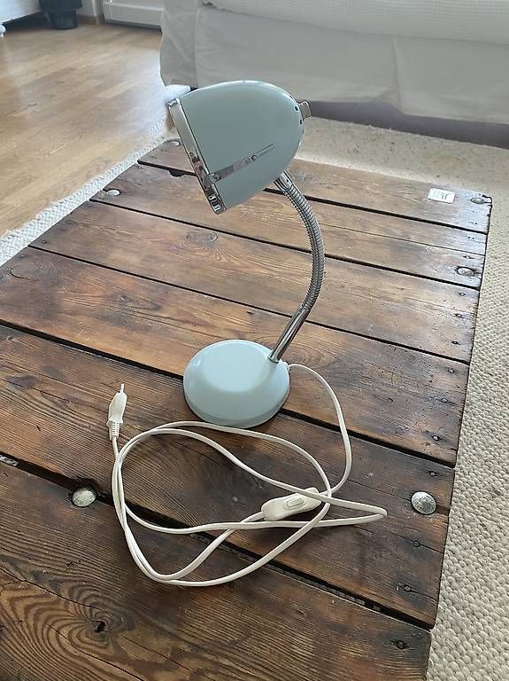 Lampes: Hellblaue Tischlampe  – D'occasion à Diessenhofen par car_g7nt