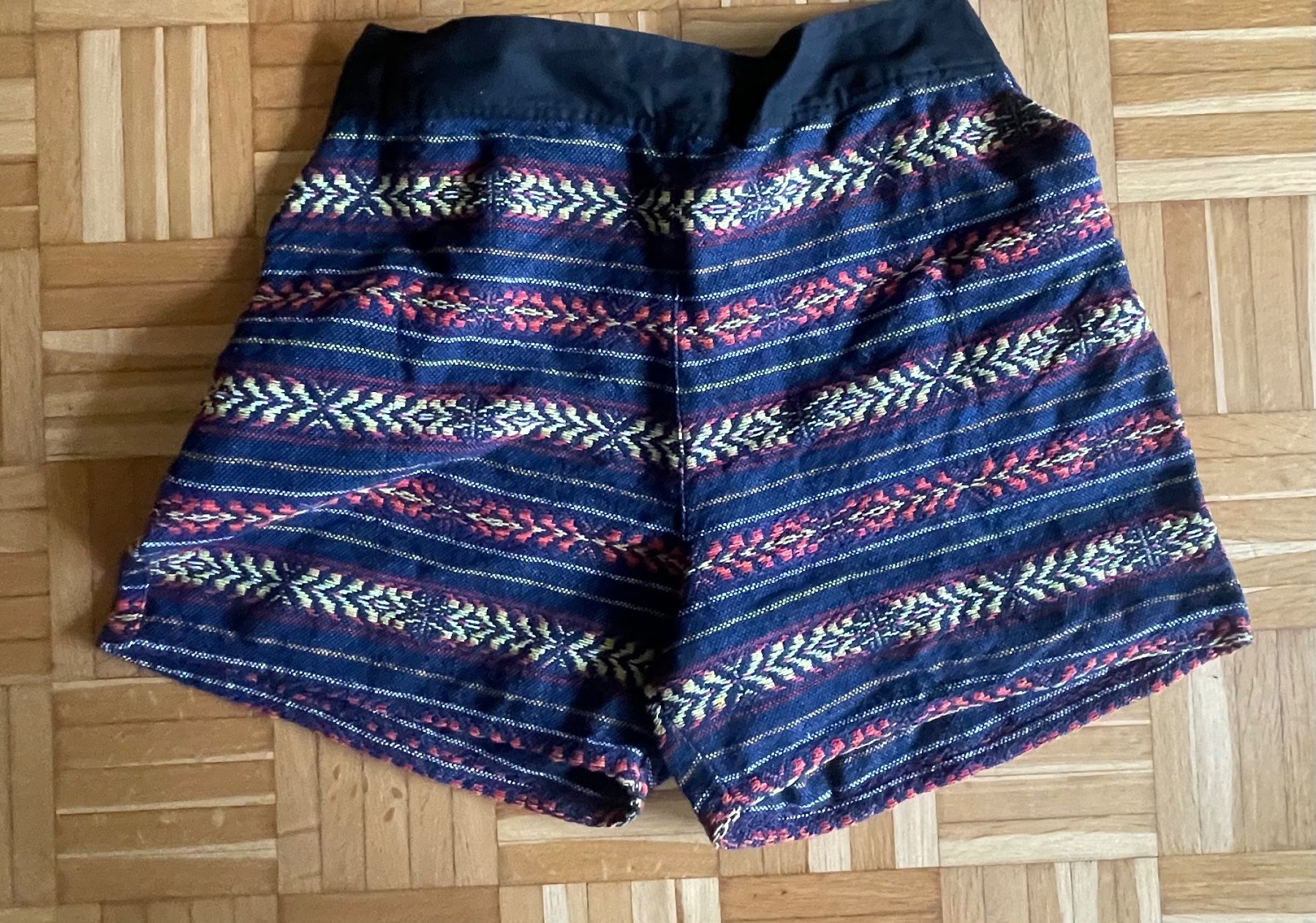 Pantaloni: Ethno Damen Shorts – Usato da Zürich venduto da Miush999