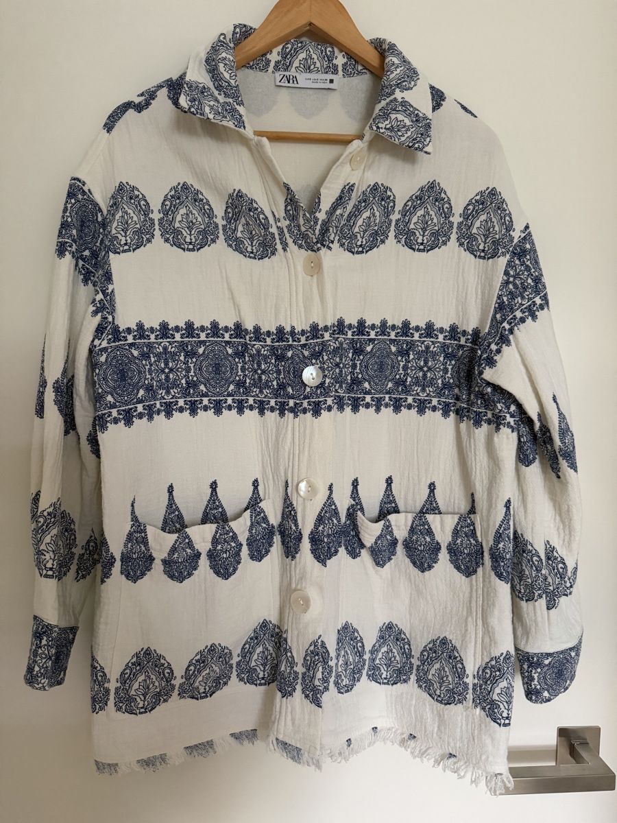 Zara Chemisiers: ZARA Hemd mit Muster Grösse S – D'occasion à Widnau par freipe
